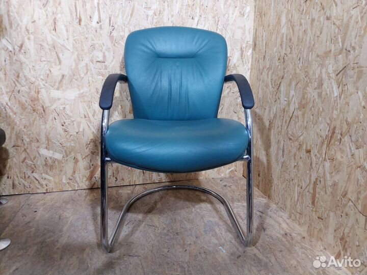 Офисное кожаное стулья для переговорной