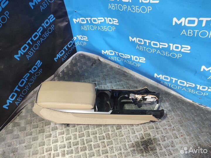 Подлокотник Cadillac CTS 2