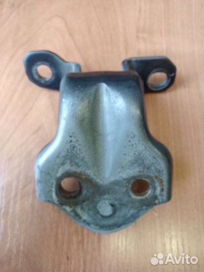 Петля двери нижняя задняя левая Hyundai Sonata