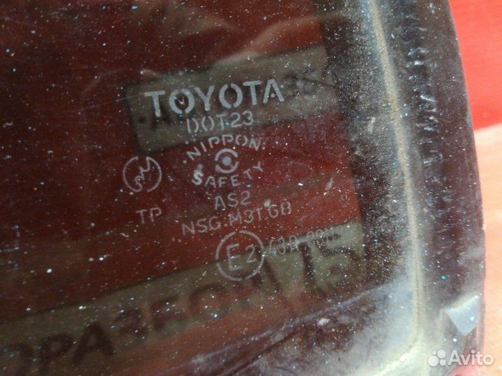 Форточка двери задняя правая Toyota Corona ST190