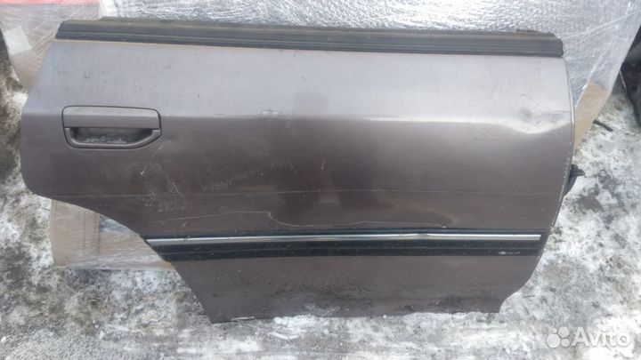 Дверь задняя правая Subaru Legacy BF EJ20 1992