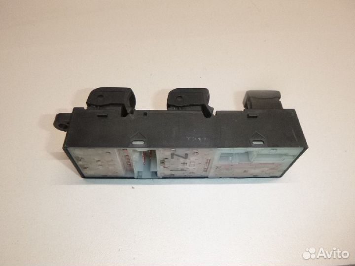 Кнопки стеклоподъемников Infinity QX56 08г