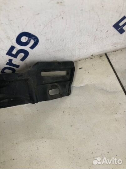 Кронштейн бампера передний левый Land Rover