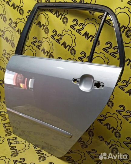 Дверь задняя левая Toyota Corolla Runx NZE121