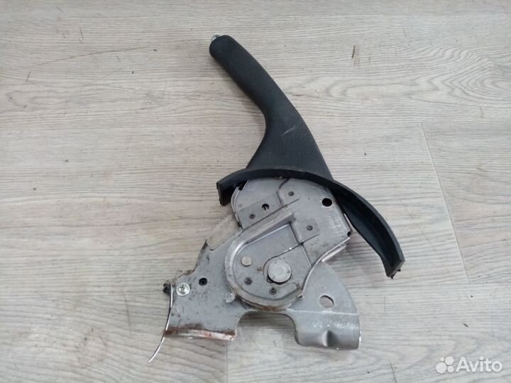 Рычаг стояночного тормоза Toyota Avensis II