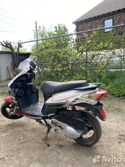 Скутер Galactica 125