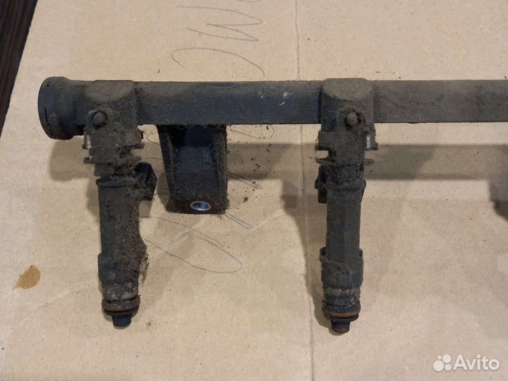 Топливная рампа с форсунками Renault Logan 1