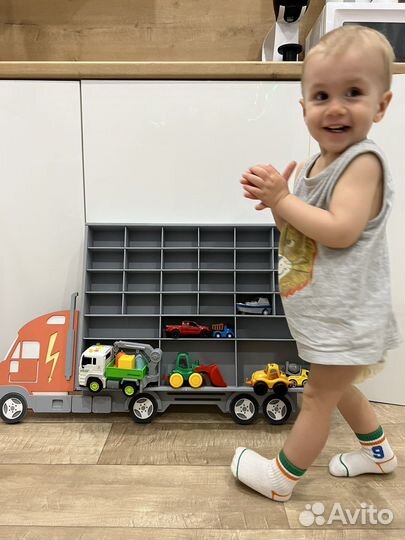 Полка для машинок Hot Wheels, треугольник пиклера