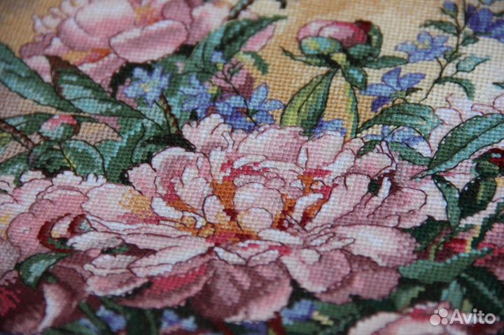 Колокольчики и пионы