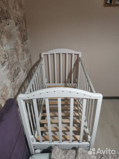 Детская кроватка с продольным маятником