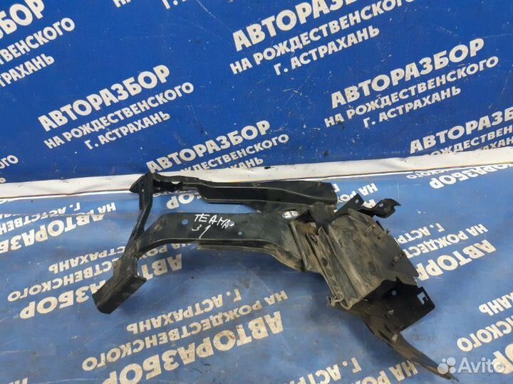 Рамка фары Nissan Teana J31 седан 2006