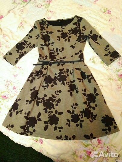 Платье р. 42, серое с черными цветами