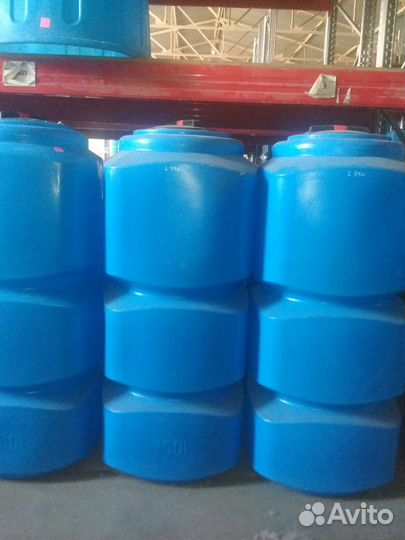 Емкость под воду хознужды из пластика