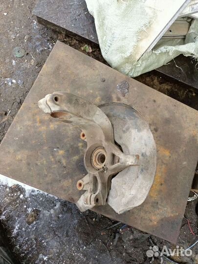 Рено Меган 2 поворотный кулак правый