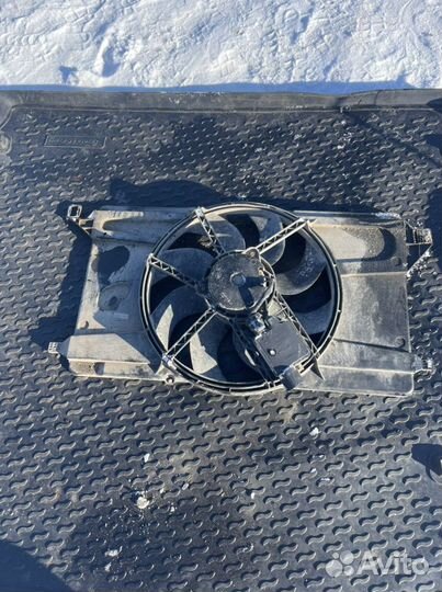 Диффузор вентилятора Ford Focus 2 1,6 в сборе