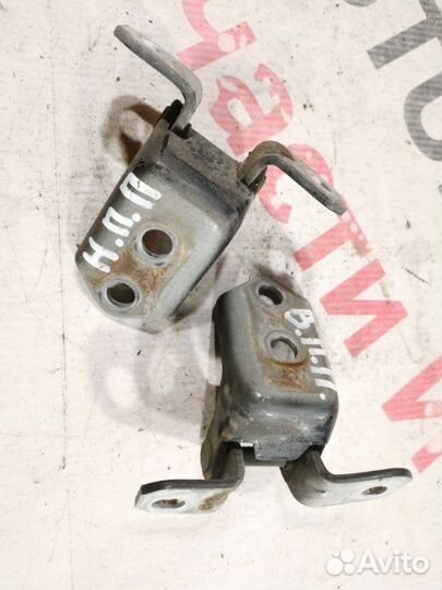 Петля двери передняя правая Mazda 3 BL 1.6 2012