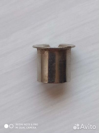 Полкодержатель полок металлический