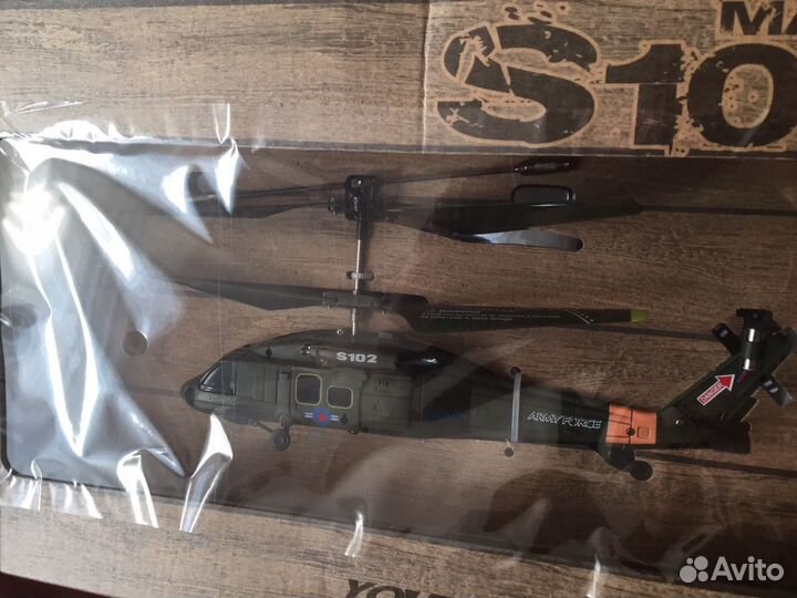 Вертолет военный с гироскопом на дистанционном упр