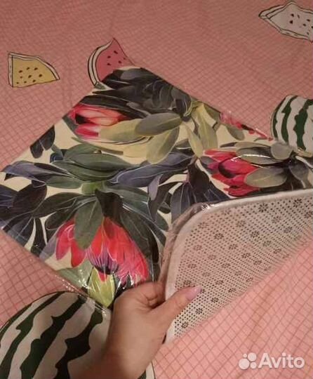 Коврики для ванной 2 шт 40 *60 и 50*80 новые, ярки