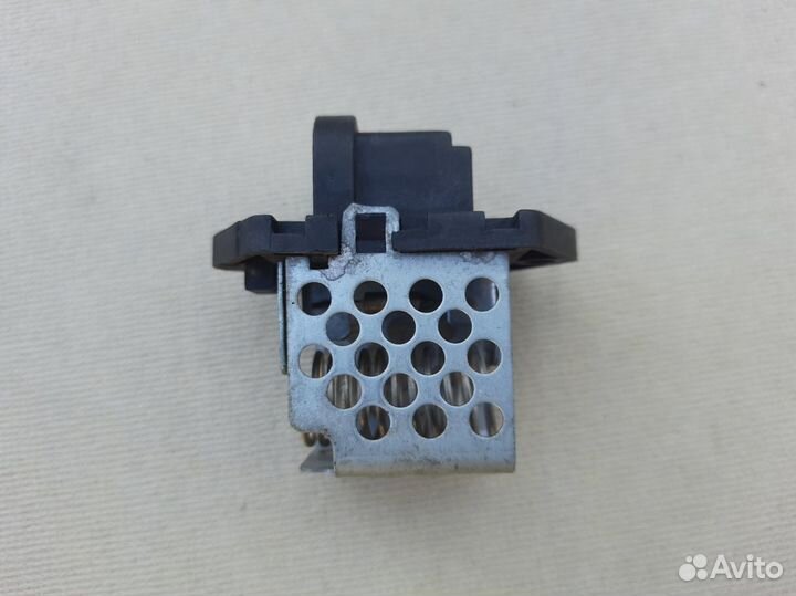 Резистор вентилятора Рено Логан