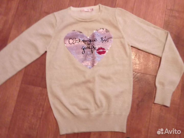 Нарядный свитер с пайетками для девочки