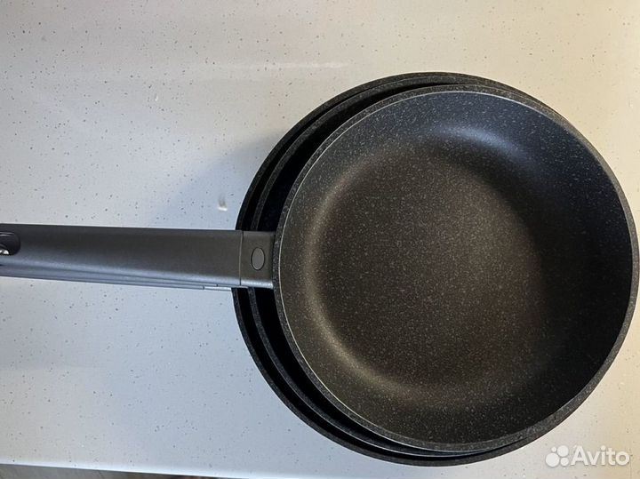 Сковорода 3 штуки 24,26 28 см