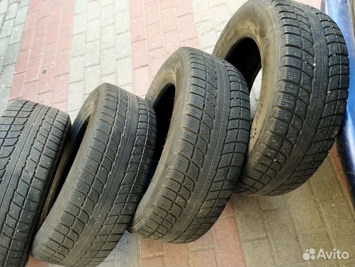 Triangle TR777 215/65 R16