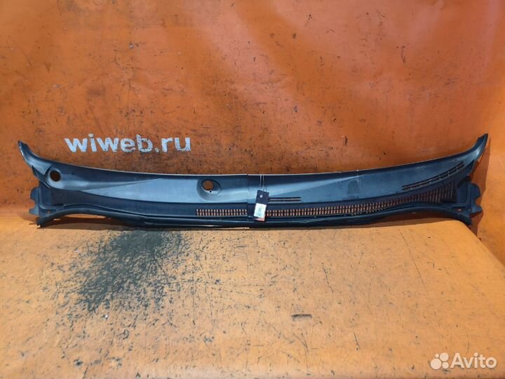 Решетка под лобовое стекло на Toyota Avensis Wagon