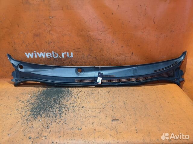Решетка под лобовое стекло на Toyota Avensis Wagon