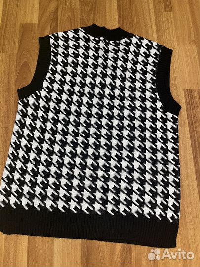 Жилет женский вязаный