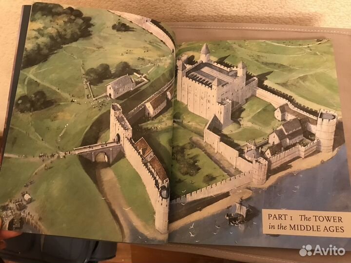 Книга о Лондонском Тауэре на англ. языке