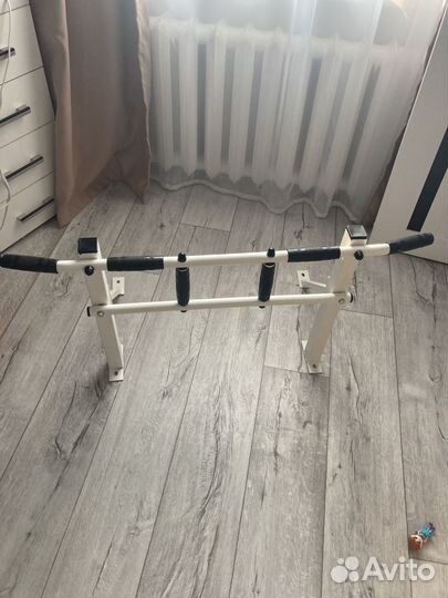 Турник новый белый