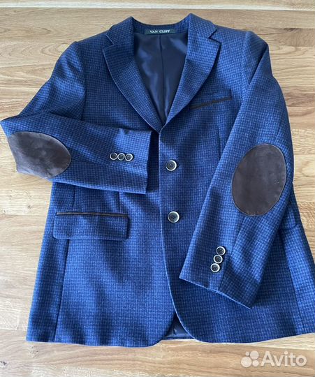 Пиджак, рубашка и бабочка