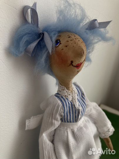 Кукла ручной работы с одеждой