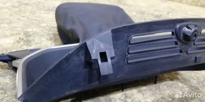 Кожух (рамка) панели приборов Land Rover 4