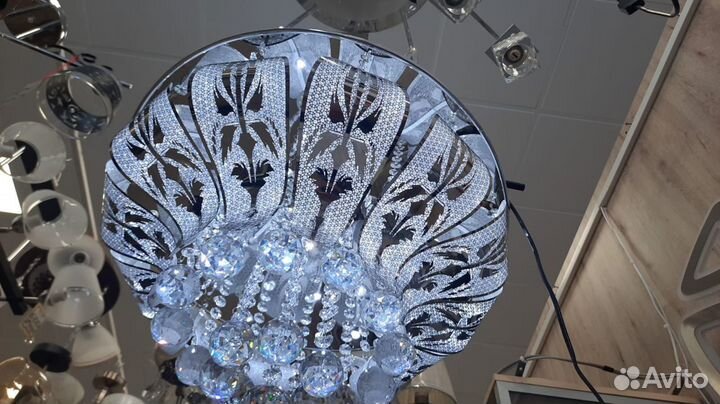 Люстра новая