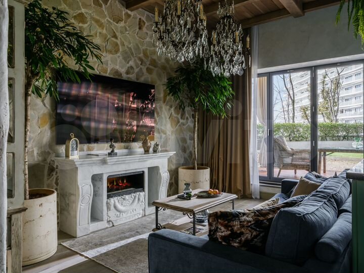 3-к. квартира, 90 м², 1/20 эт.