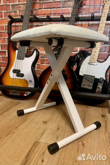 Банкетка белая