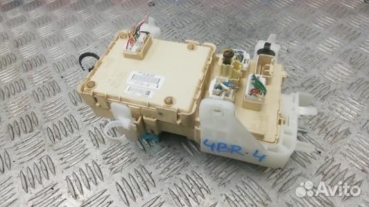 Блок предохранителей toyota corolla verso 2 (4BR04