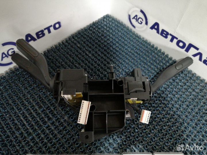 Блок подрулевых переключателей Volkswagen Passat