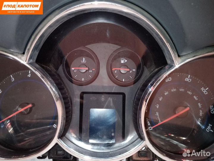Панель приборов (щиток) Chevrolet Cruze 688014257