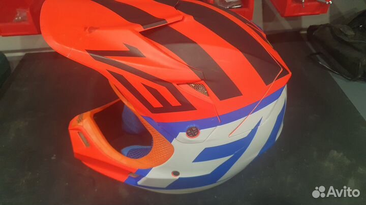 Кроссовый шлем FOX V3