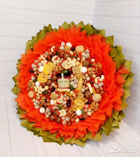 Букет из орехов, сухофруктов