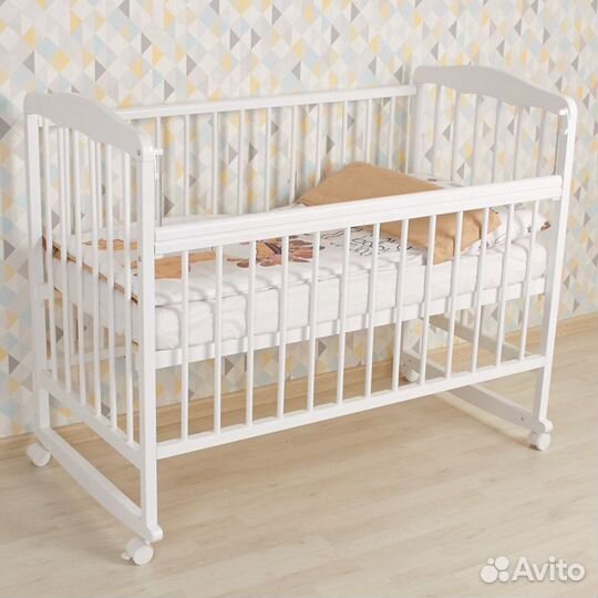 Детская кровать на колесиках
