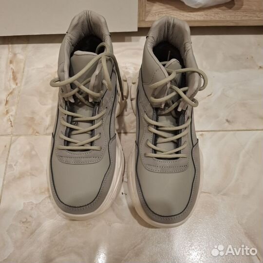 Кроссовки женские демисезонные 39 размер