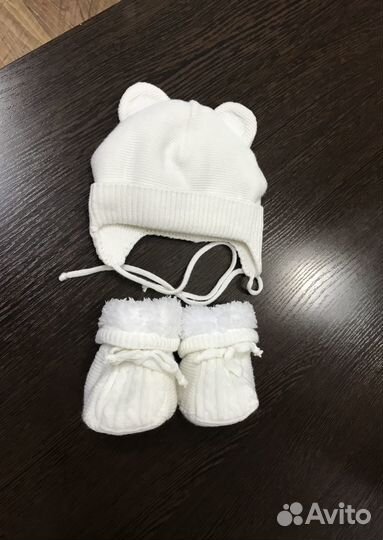 Шапка и пинетки утеплённые