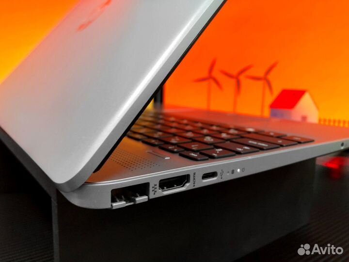 Ноутбук HP i5 IPS SSD