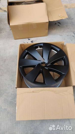 Новые оригинальные диски Tesla Y