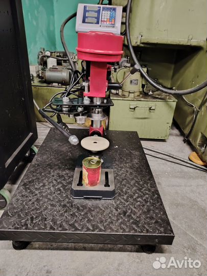 4 Жестяная Банка, Закаточная машинка