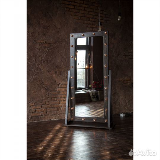 Зеркало с лампочками напольное